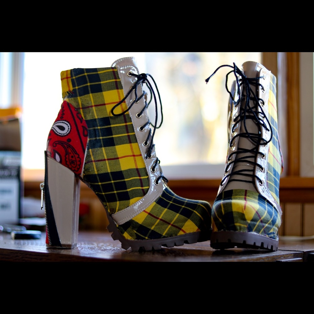 Amazing Plaid/Paisley/Zipper Boots